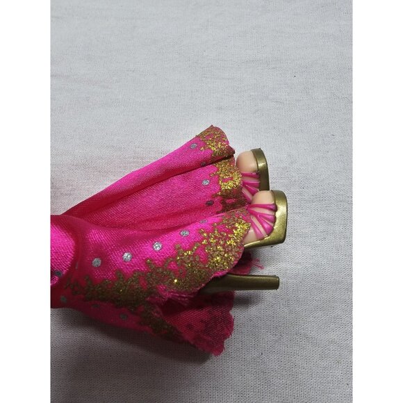 Bratz 9” Cloe Fashion Show Sleep Wear Doll - Picture 5 of 6